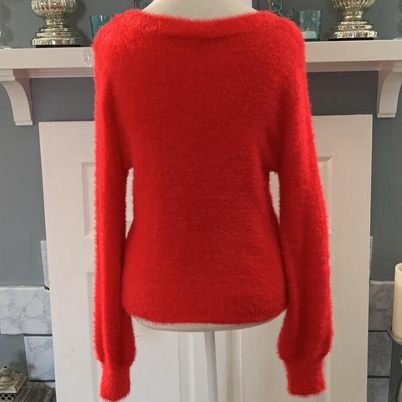 Signature Studio Sweater - Picture 5 of 10